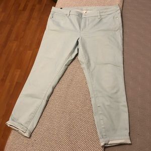 Lauren Conrad light blue capris 💙